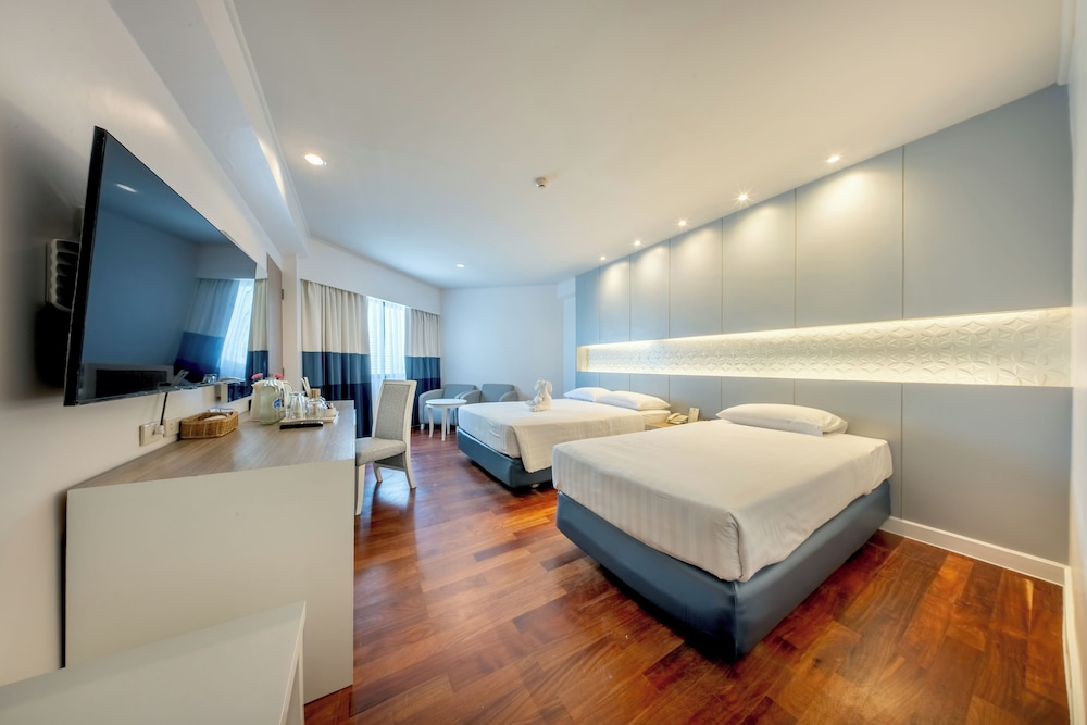 Jomtien Palm Beach Hotel And Resort — Hotel rooms in Pattaya, Chonburi