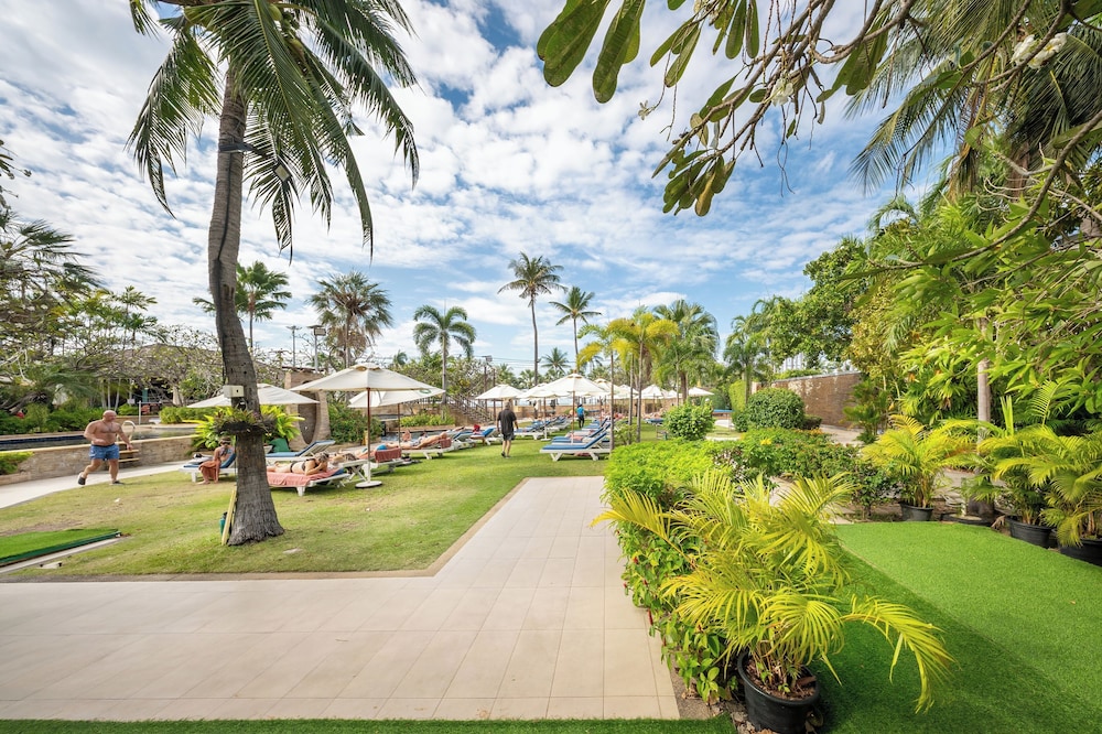 Jomtien Palm Beach Hotel And Resort — Sports & recreation in Pattaya, Chonburi