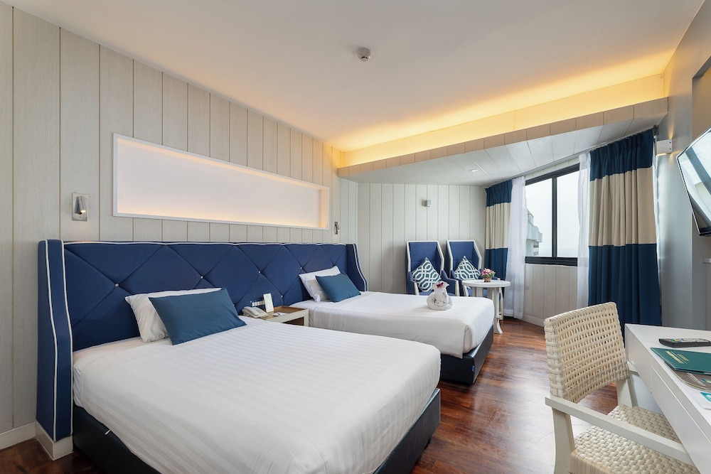 Jomtien Palm Beach Hotel And Resort — Hotel rooms in Pattaya, Chonburi