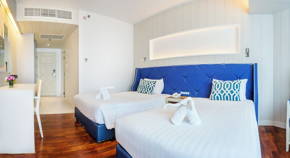 Jomtien Palm Beach Hotel And Resort — Hotel rooms in Pattaya, Chonburi