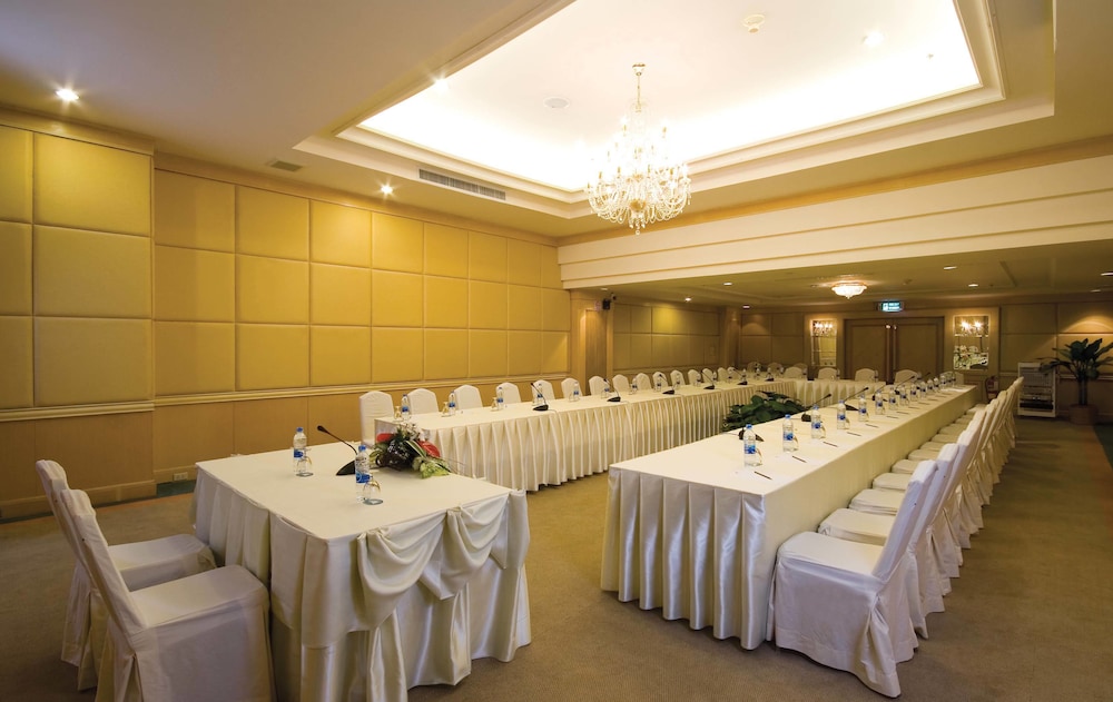 Jomtien Palm Beach Hotel And Resort — Hotel building in Pattaya, Chonburi