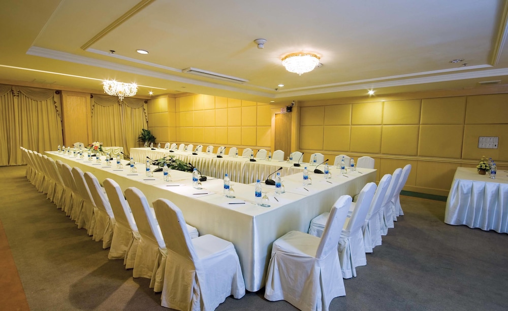 Jomtien Palm Beach Hotel And Resort — Hotel building in Pattaya, Chonburi