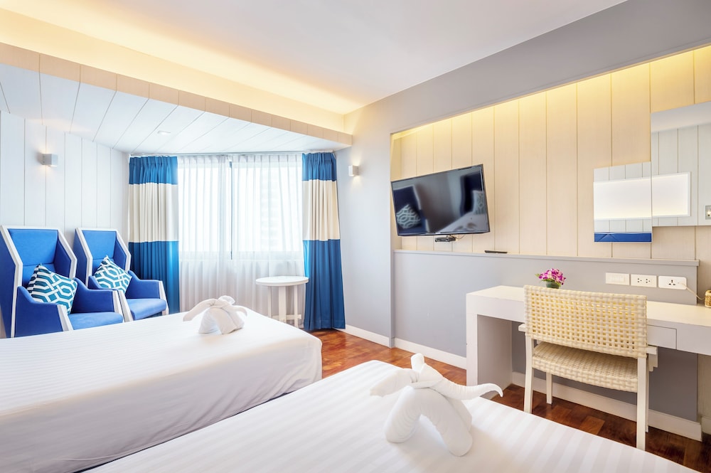 Jomtien Palm Beach Hotel And Resort — Hotel rooms in Pattaya, Chonburi