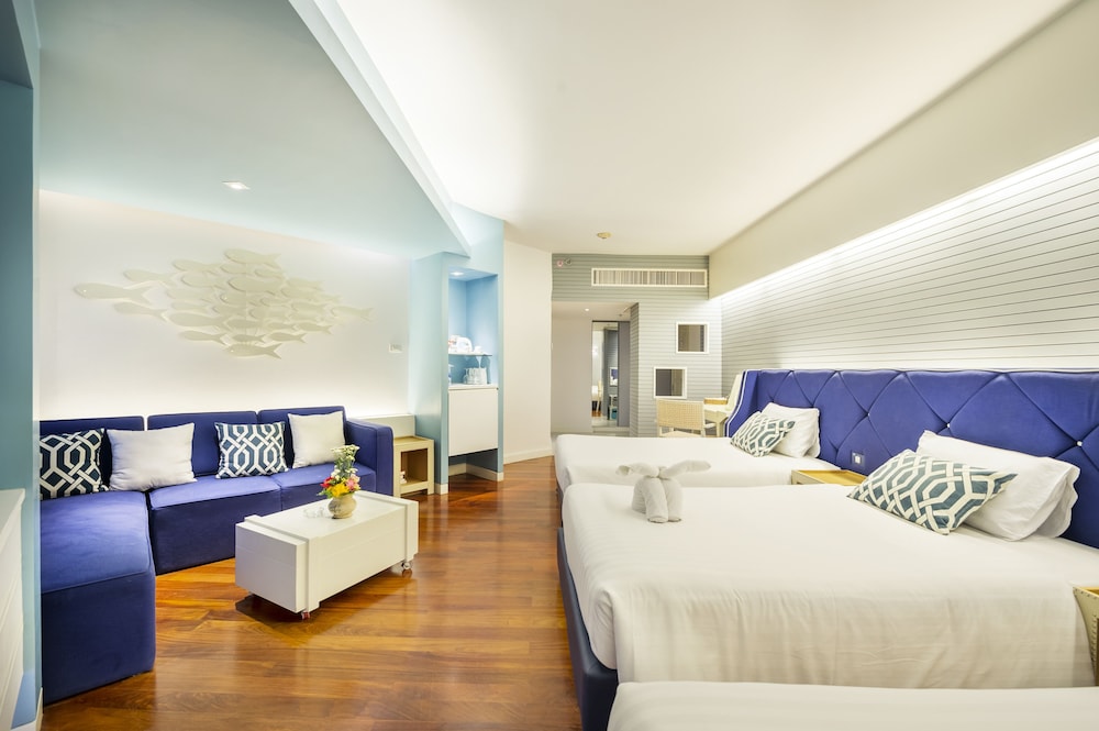Jomtien Palm Beach Hotel And Resort — Hotel rooms in Pattaya, Chonburi