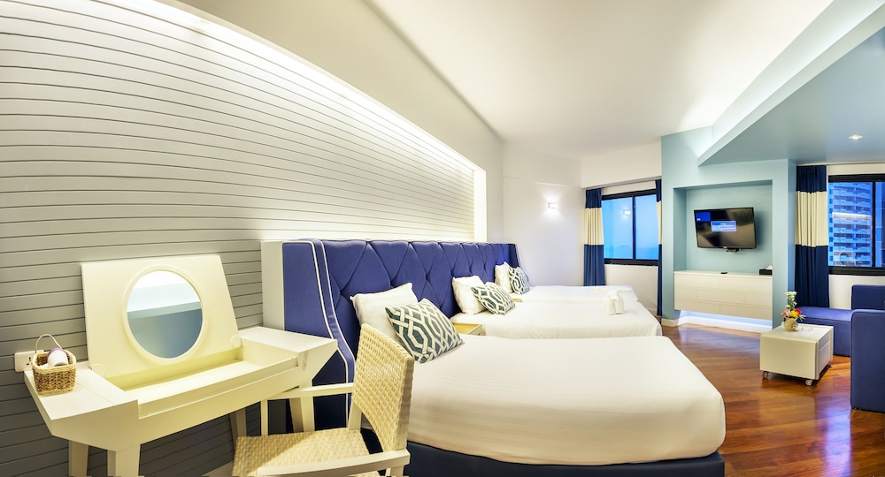 Jomtien Palm Beach Hotel And Resort — Hotel rooms in Pattaya, Chonburi