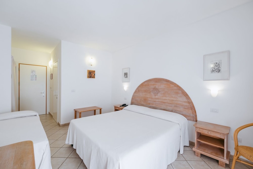 Hotel Angedras — Hotel rooms in Alghero, Sardinia