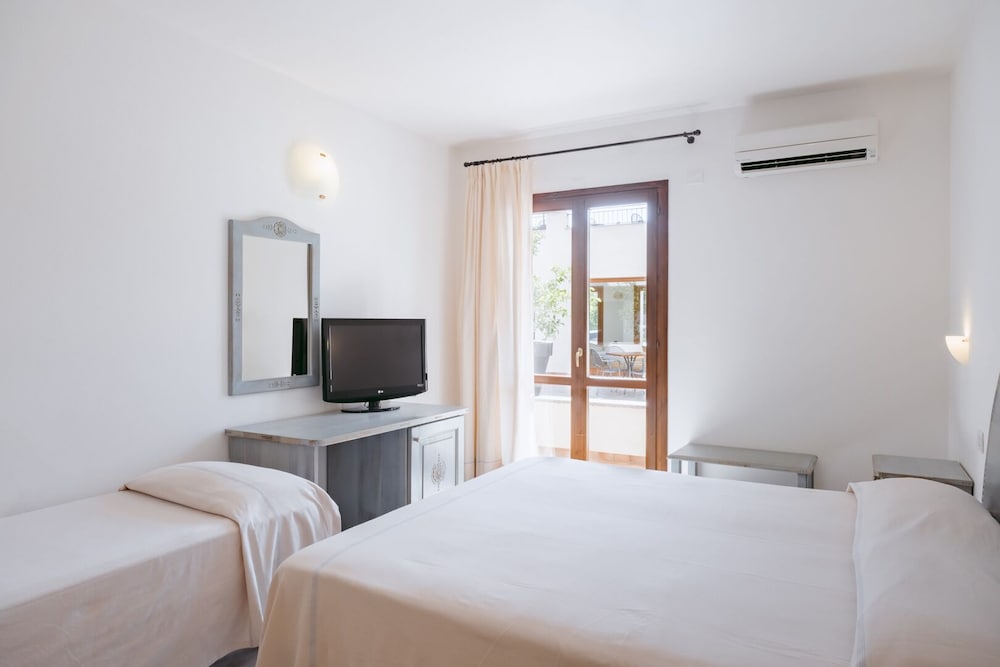 Hotel Angedras — Hotel rooms in Alghero, Sardinia