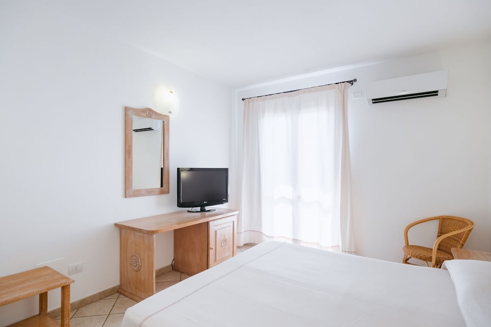 Hotel Angedras — Hotel rooms in Alghero, Sardinia
