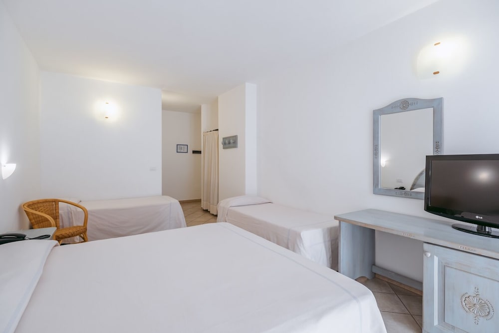 Hotel Angedras — Hotel rooms in Alghero, Sardinia
