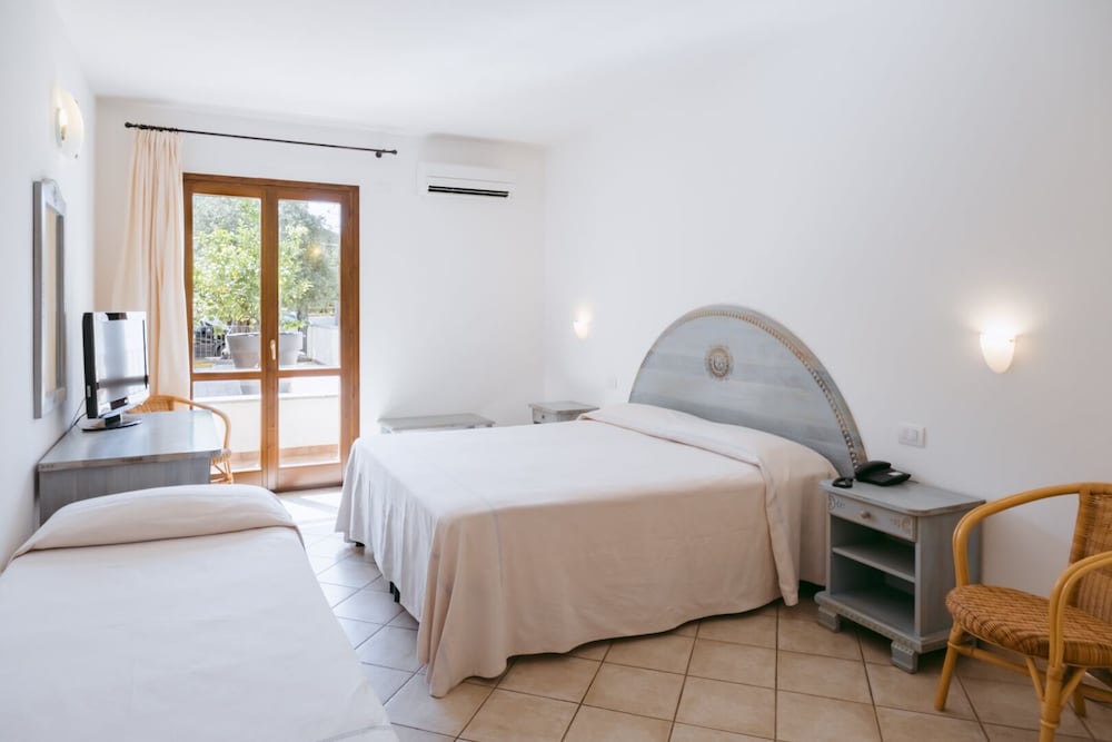 Hotel Angedras — Hotel rooms in Alghero, Sardinia