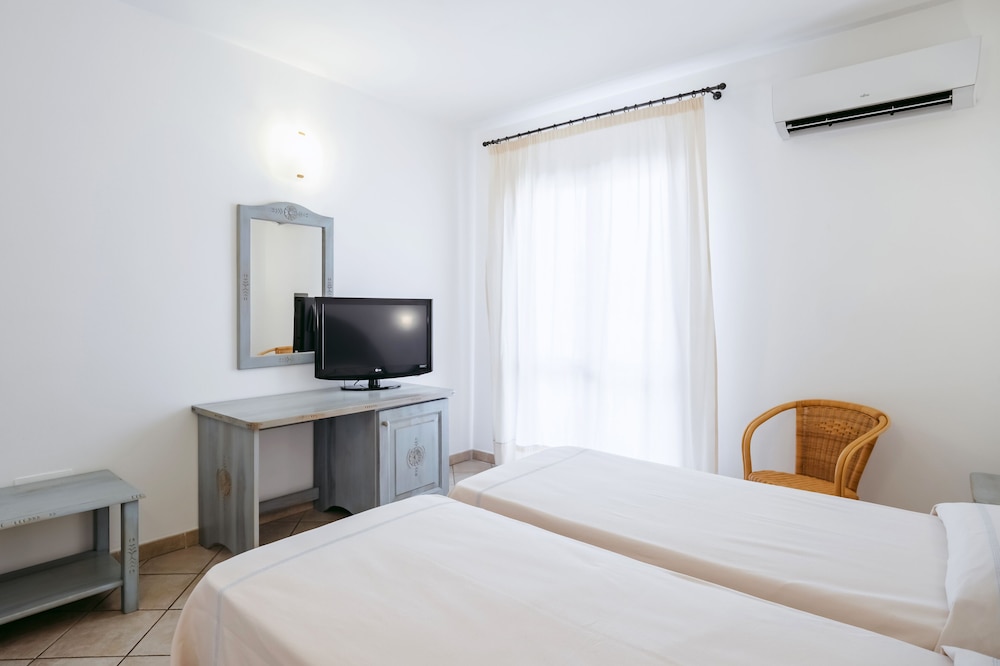 Hotel Angedras — Hotel rooms in Alghero, Sardinia