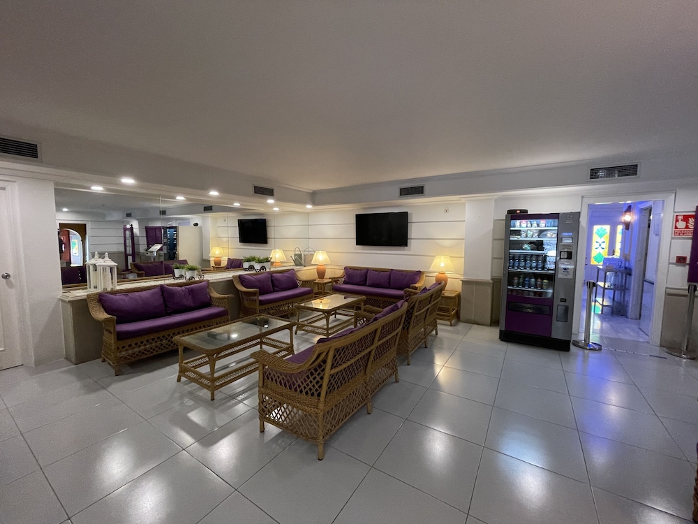Hotel Plaza Cavana — Hotel building in Nerja, Andalusia