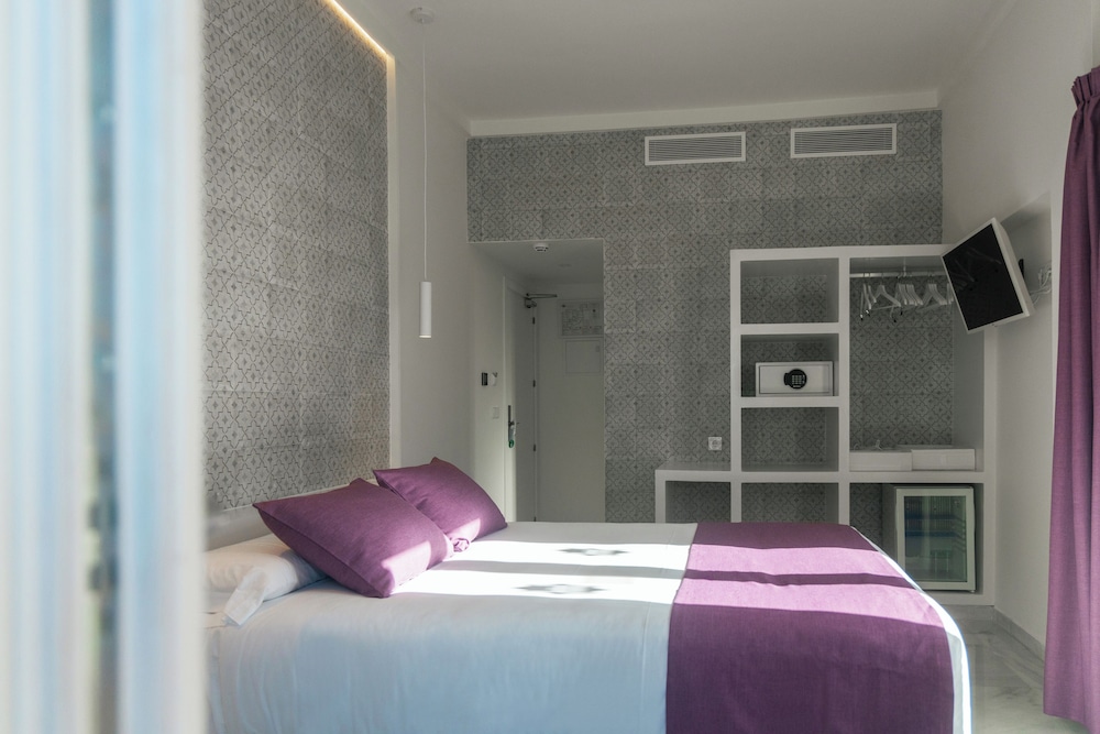 Hotel Plaza Cavana — Hotel rooms in Nerja, Andalusia