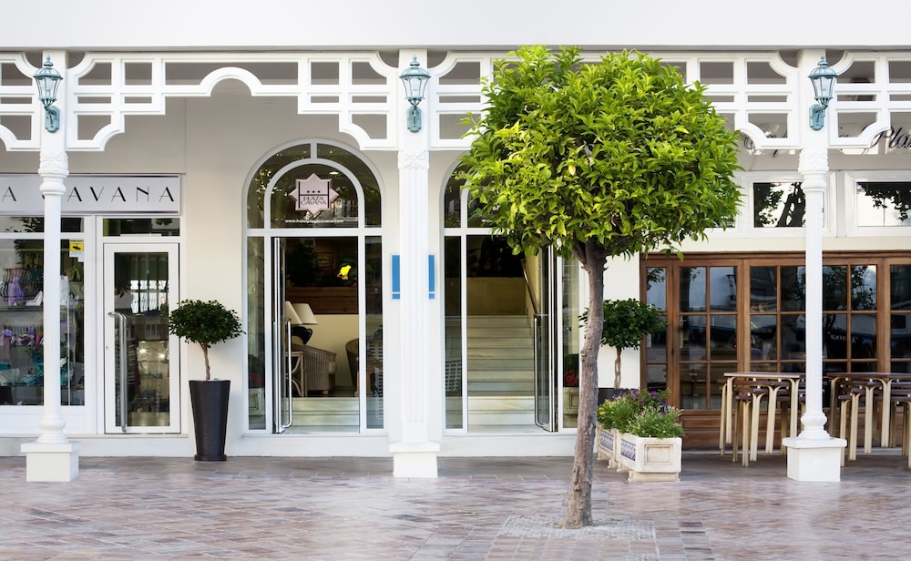 Hotel Plaza Cavana — Hotel building in Nerja, Andalusia