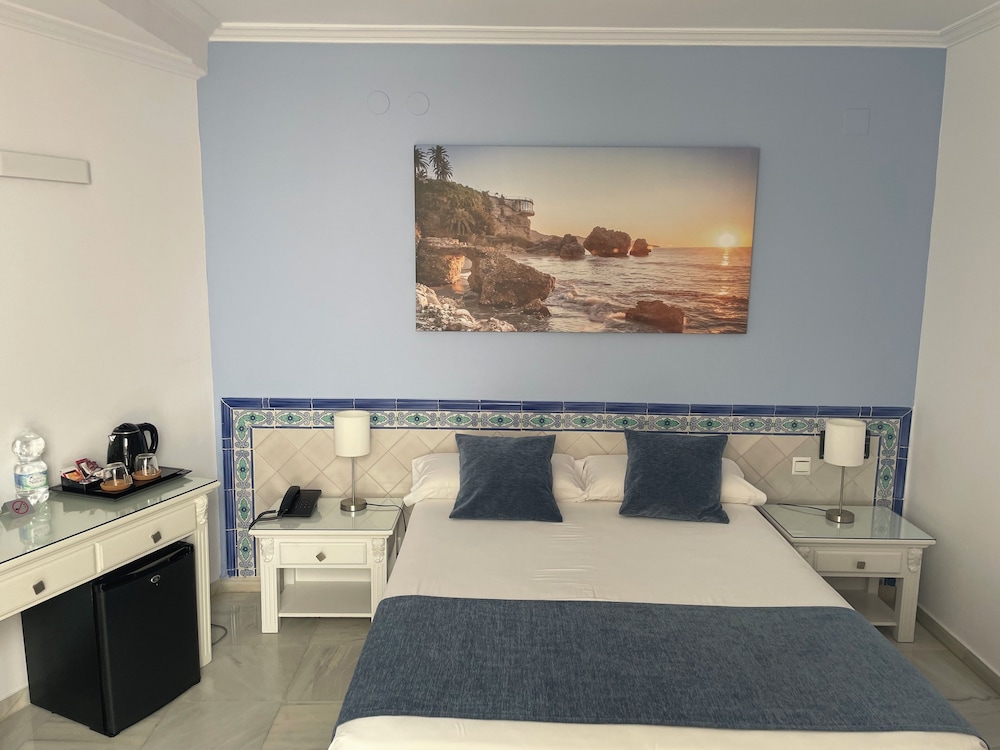 Hotel Plaza Cavana — Hotel rooms in Nerja, Andalusia