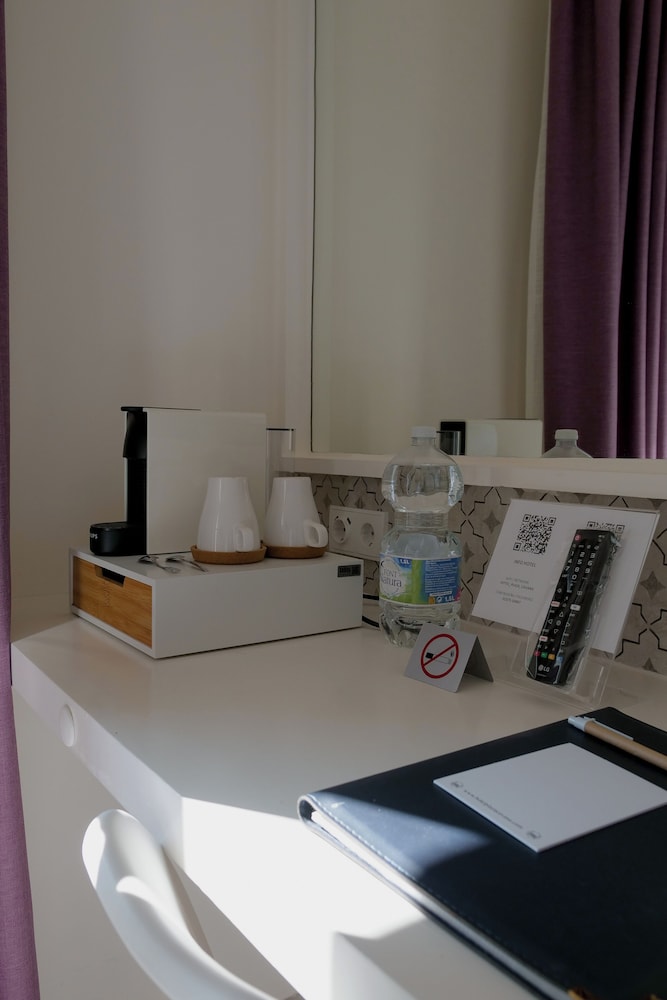 Hotel Plaza Cavana — Hotel rooms in Nerja, Andalusia
