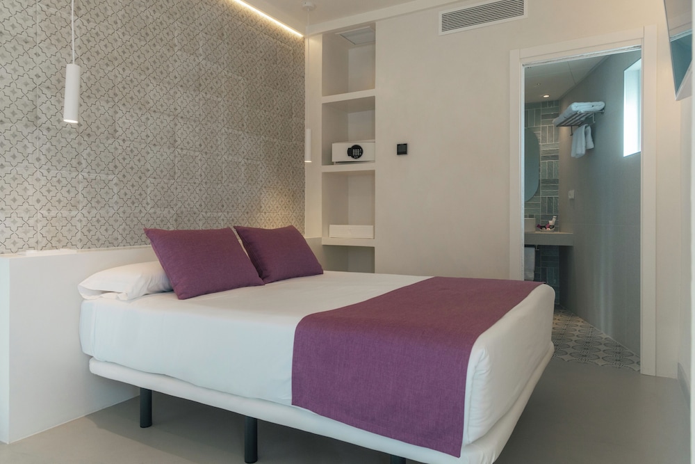 Hotel Plaza Cavana — Hotel rooms in Nerja, Andalusia
