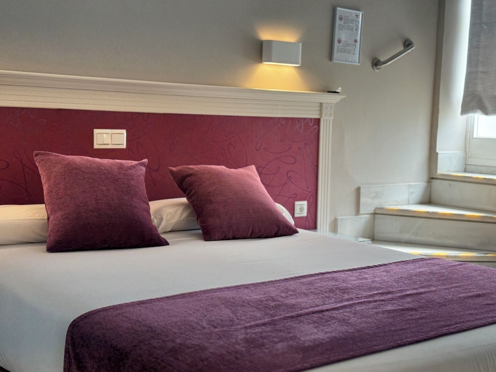 Hotel Plaza Cavana — Hotel rooms in Nerja, Andalusia