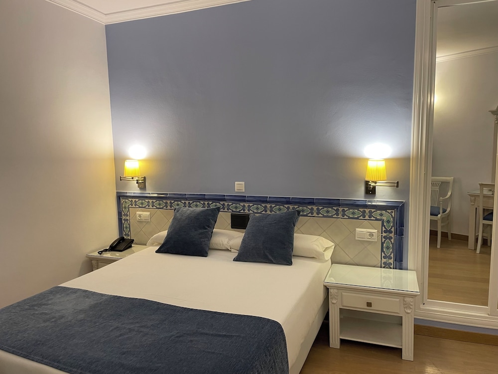 Hotel Plaza Cavana — Hotel rooms in Nerja, Andalusia