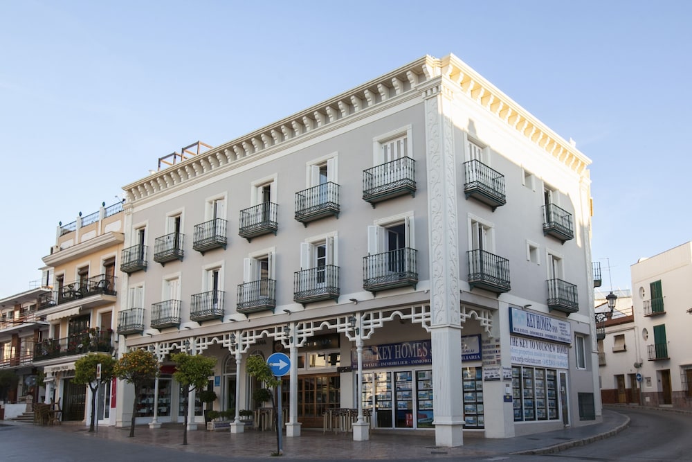 Hotel Plaza Cavana — Hotel building in Nerja, Andalusia