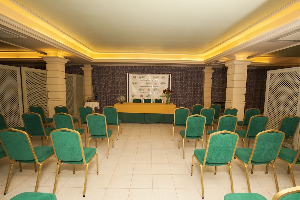 Hotel Plaza Cavana — Hotel building in Nerja, Andalusia