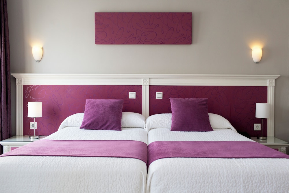 Hotel Plaza Cavana — Hotel rooms in Nerja, Andalusia