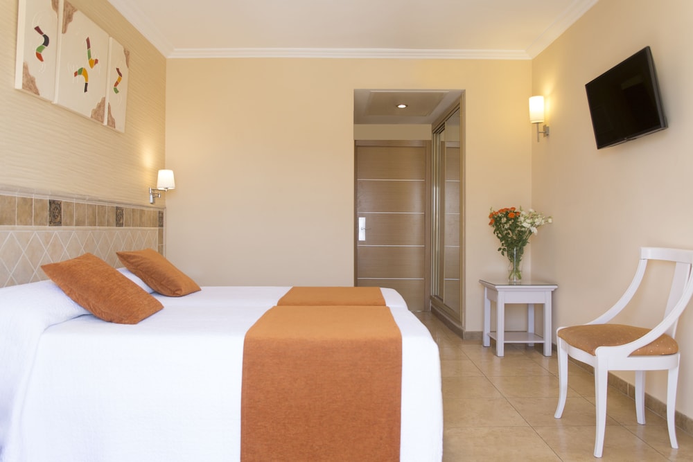 Hotel Plaza Cavana — Hotel rooms in Nerja, Andalusia