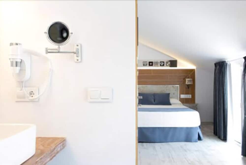 Hotel Plaza Cavana — Hotel rooms in Nerja, Andalusia