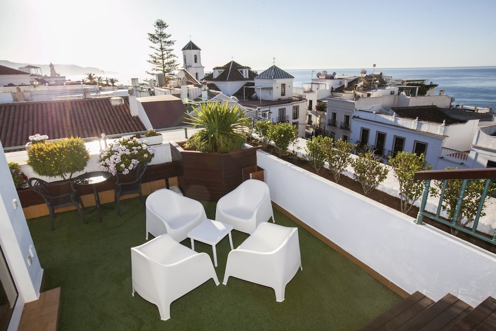 Hotel Plaza Cavana — Hotel building in Nerja, Andalusia