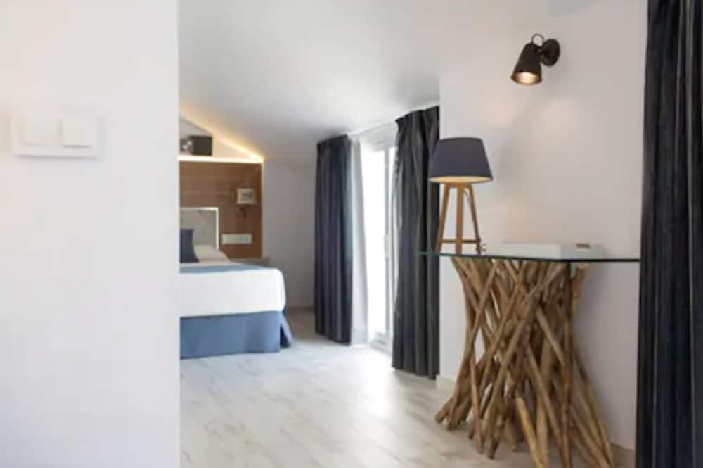 Hotel Plaza Cavana — Hotel rooms in Nerja, Andalusia
