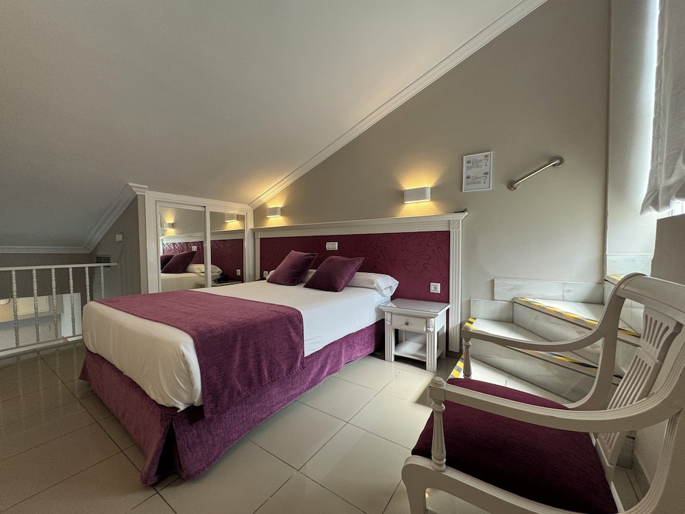 Hotel Plaza Cavana — Hotel rooms in Nerja, Andalusia
