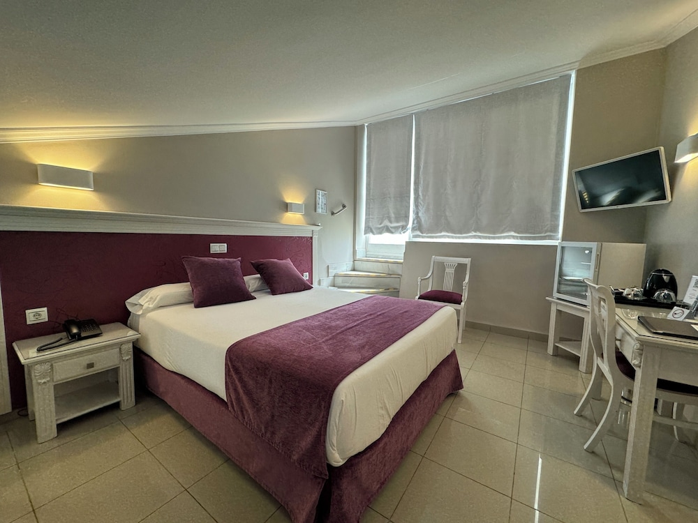 Hotel Plaza Cavana — Hotel rooms in Nerja, Andalusia