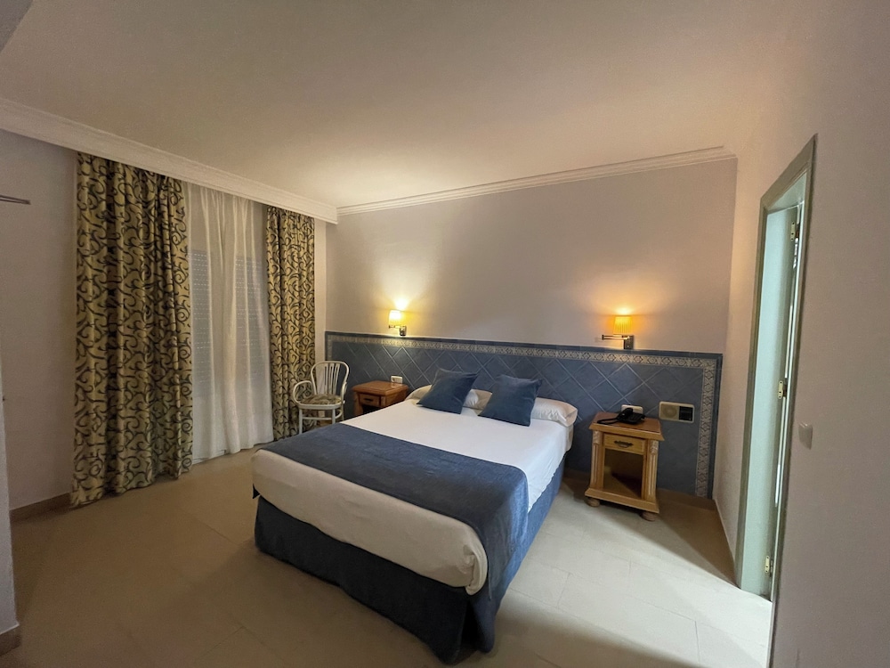 Hotel Plaza Cavana — Hotel rooms in Nerja, Andalusia