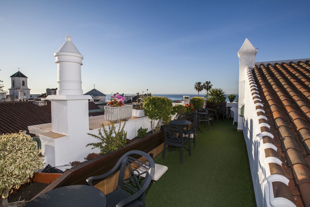 Hotel Plaza Cavana — Restaurant & bars in Nerja, Andalusia