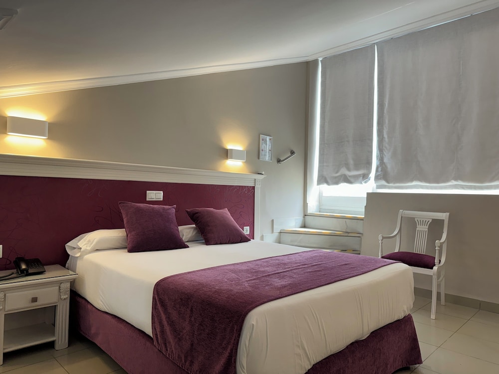 Hotel Plaza Cavana — Hotel rooms in Nerja, Andalusia