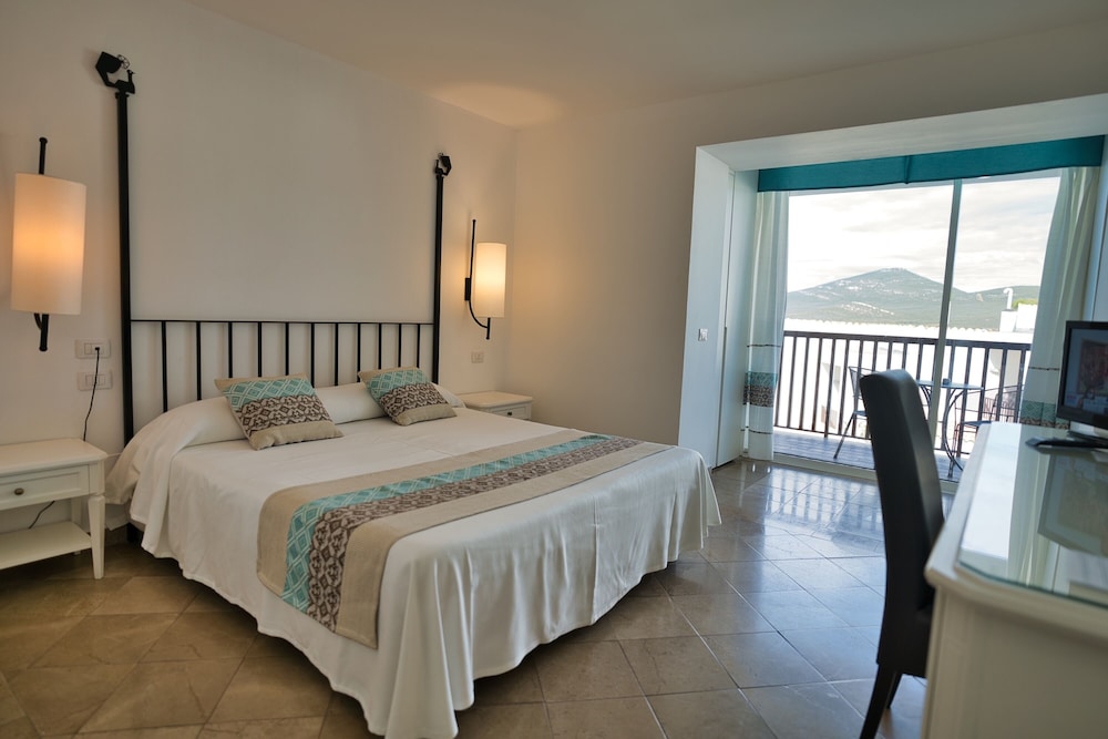 El Faro Hotel & Spa — Hotel rooms in Alghero, Sardinia