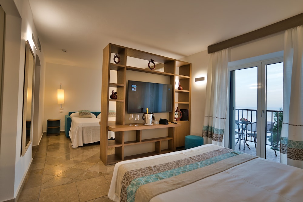 El Faro Hotel & Spa — Hotel rooms in Alghero, Sardinia