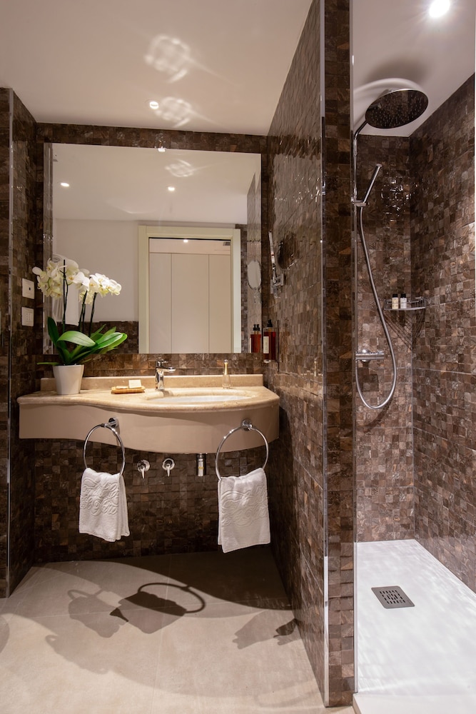 El Faro Hotel & Spa — Hotel rooms in Alghero, Sardinia
