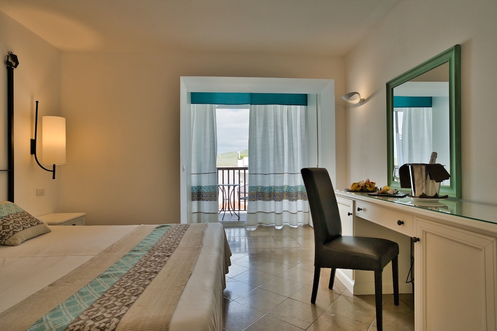 El Faro Hotel & Spa — Hotel rooms in Alghero, Sardinia