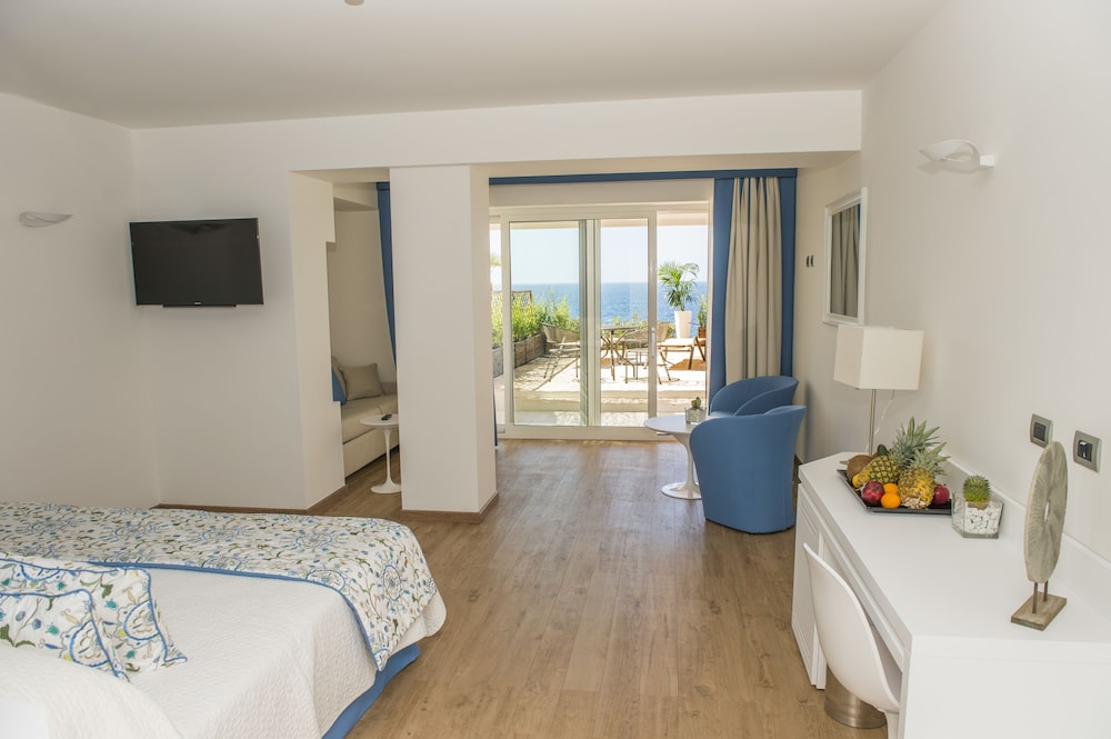 El Faro Hotel & Spa — Hotel rooms in Alghero, Sardinia