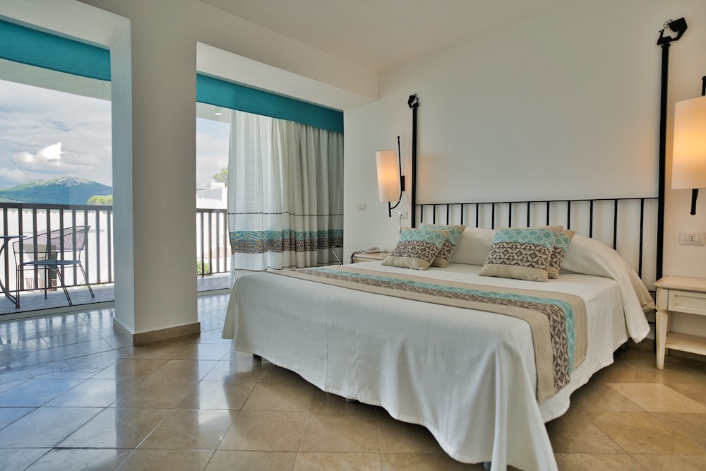 El Faro Hotel & Spa — Hotel rooms in Alghero, Sardinia