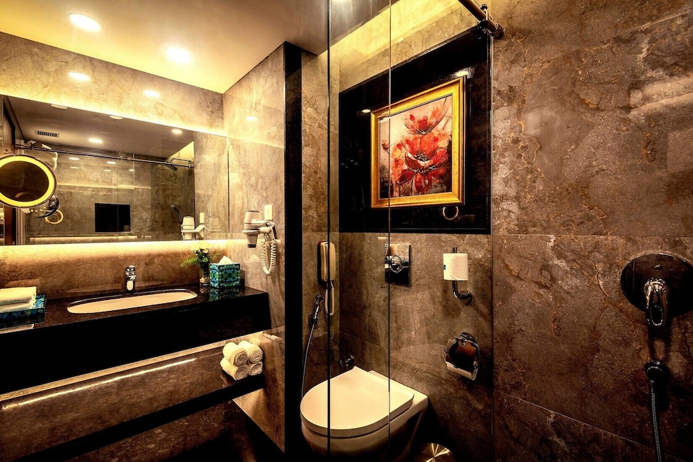 Kenilworth Resort & Spa — Hotel rooms in Utorda, Goa