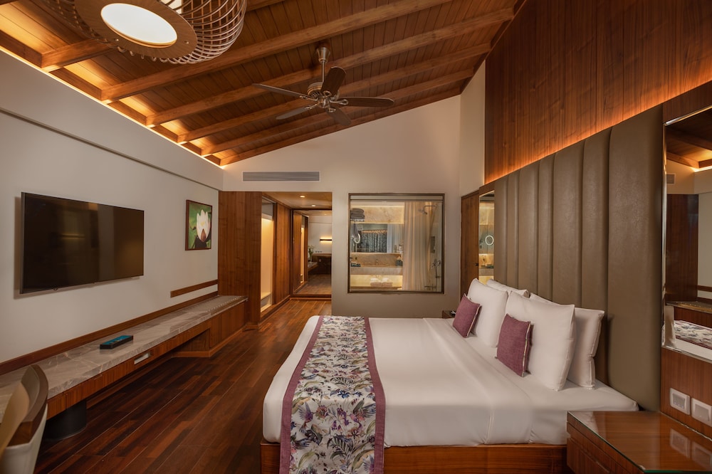 Kenilworth Resort & Spa — Hotel rooms in Utorda, Goa