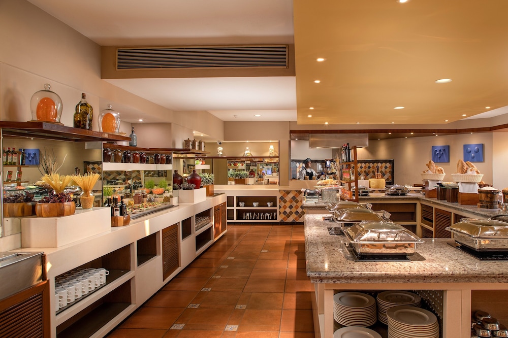 Kenilworth Resort & Spa — Restaurant & bars in Utorda, Goa