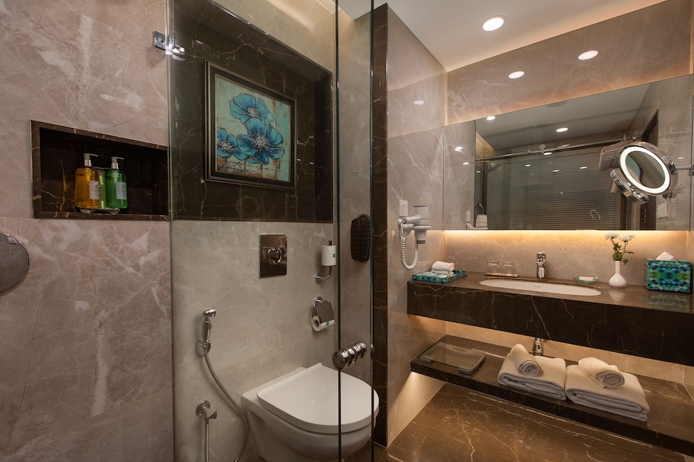 Kenilworth Resort & Spa — Hotel rooms in Utorda, Goa