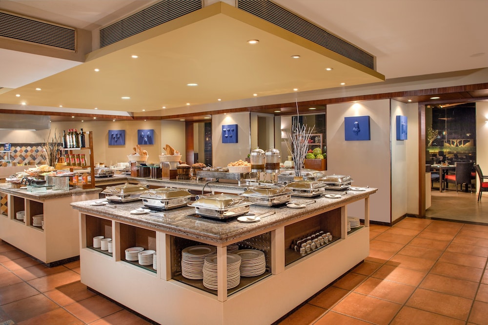 Kenilworth Resort & Spa — Restaurant & bars in Utorda, Goa