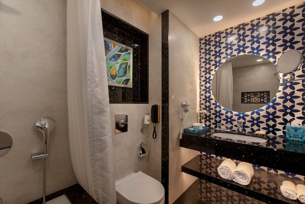 Kenilworth Resort & Spa — Hotel rooms in Utorda, Goa