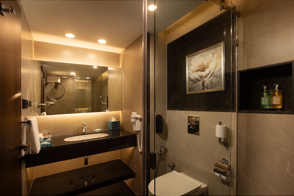 Kenilworth Resort & Spa — Hotel rooms in Utorda, Goa