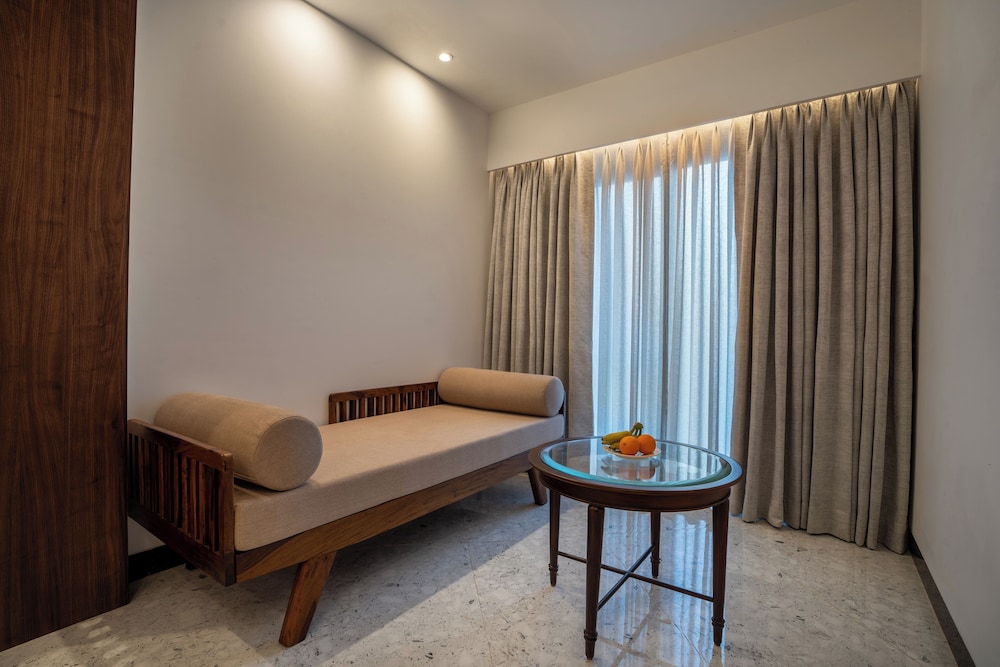 Kenilworth Resort & Spa — Hotel rooms in Utorda, Goa
