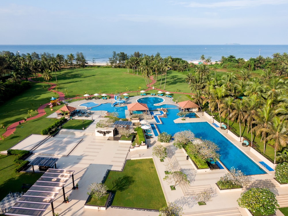 Kenilworth Resort & Spa — Main photo in Utorda, Goa